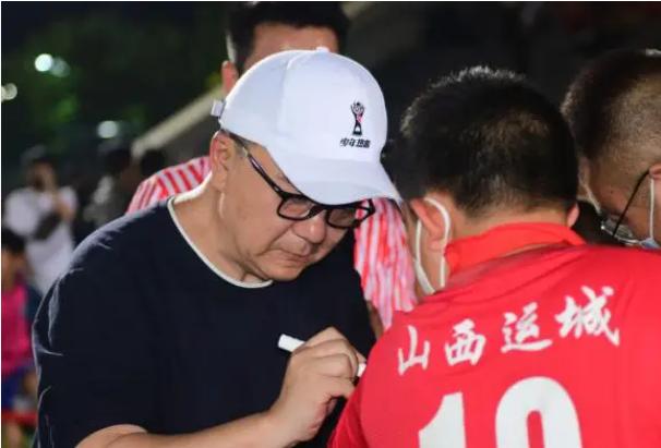 为什么董路带的小将那么能打？因为他教的根本不是踢球
先说个得罪人的判断：董路压根