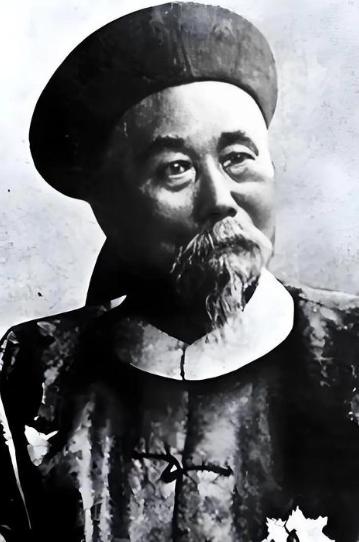 左宗棠死后，朝廷清点遗产，发现了9处房产，白银只有两万五千两...

1885 