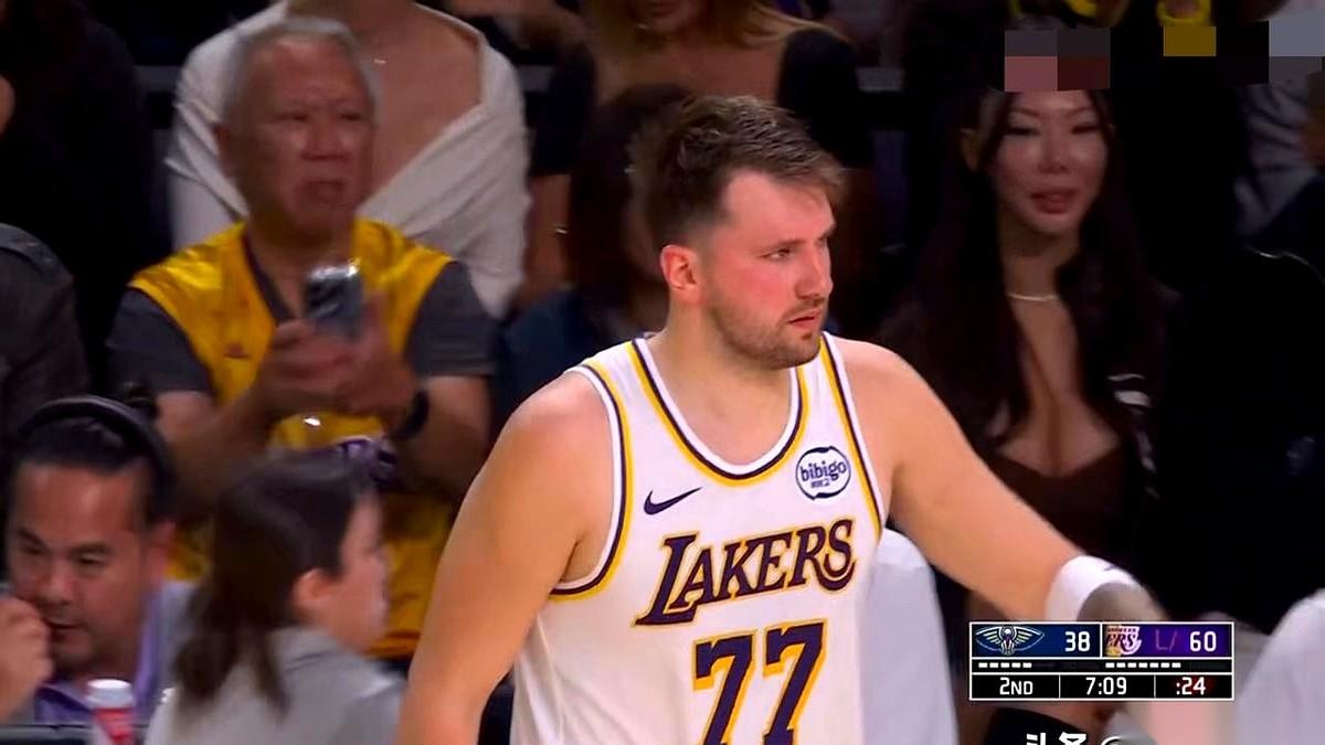 我跟你说，今天这事儿绝了。
老詹轮休，好家伙，湖人队跟解开了封印一样。第一节就干