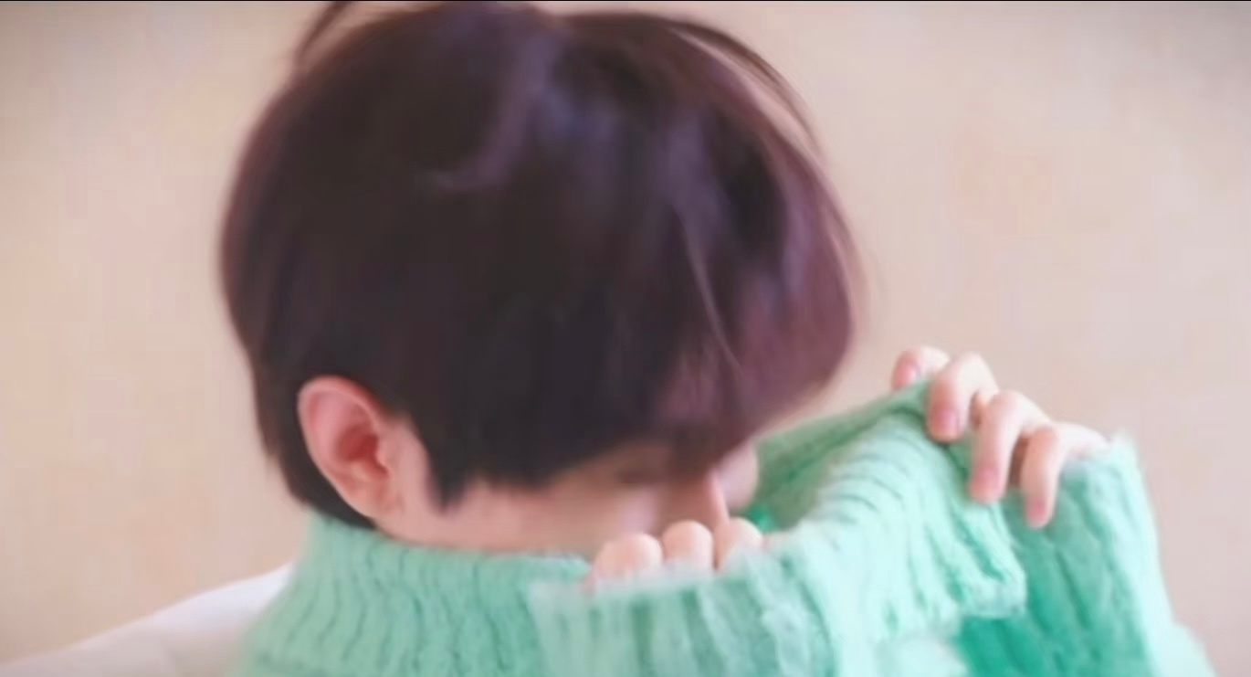 捕捉一只躲进毛衣里的小可爱🥺 ​​​