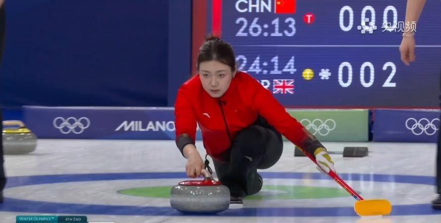 三月中旬的世锦赛赛场，中国女壶体验了一把“冰上过山车”。凌晨首战，她们不敌劲旅瑞