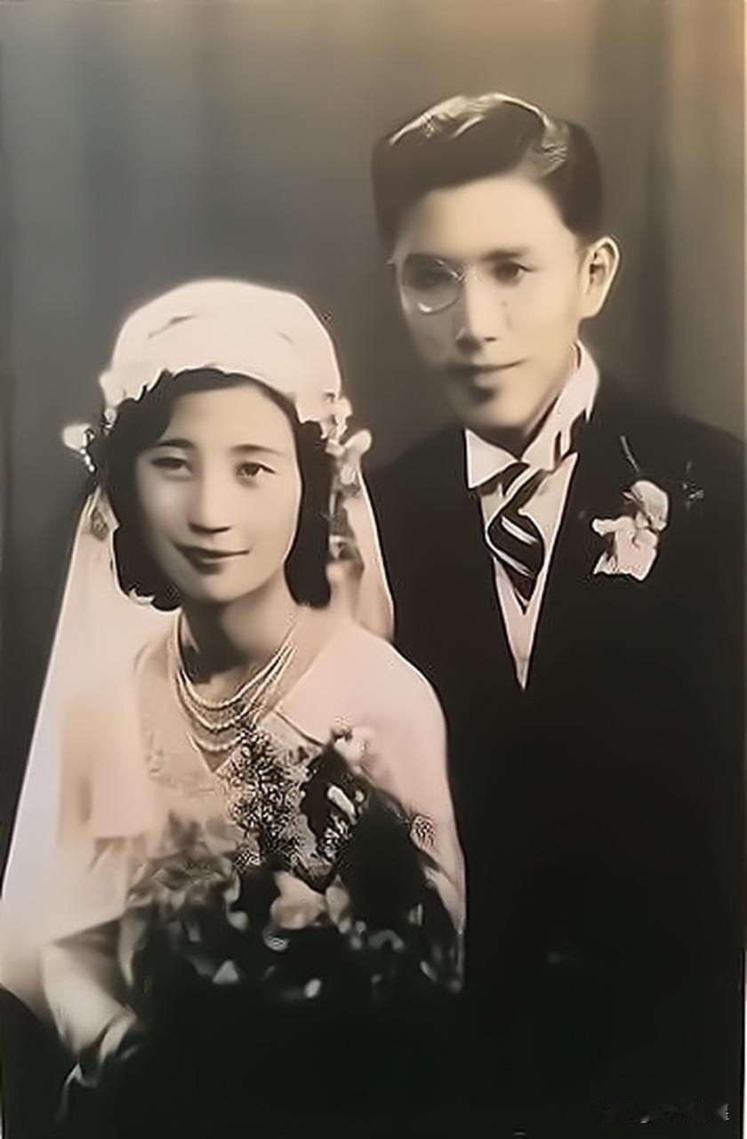 1930年，28岁的清华教授周培源，依旧单身，朋友拿给他一沓子照片：“有没有中意