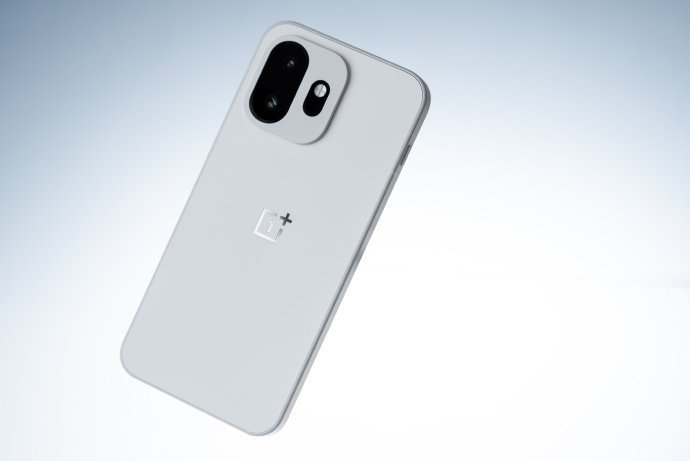 一加15T白色真治愈啊纯白后盖搭配哑光白金属中框，简约又有质感！性能堆料也没缩水