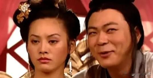 公元前238年，秦始皇车裂了母亲赵姬的男宠嫪毐，摔死了她和嫪毐生的两个儿子，连杀