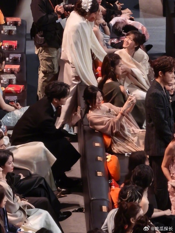 陈妍希周柯宇请把自拍发出来 陈妍希周柯宇请把自拍发出来，你们俩！！ 陈妍希和周柯