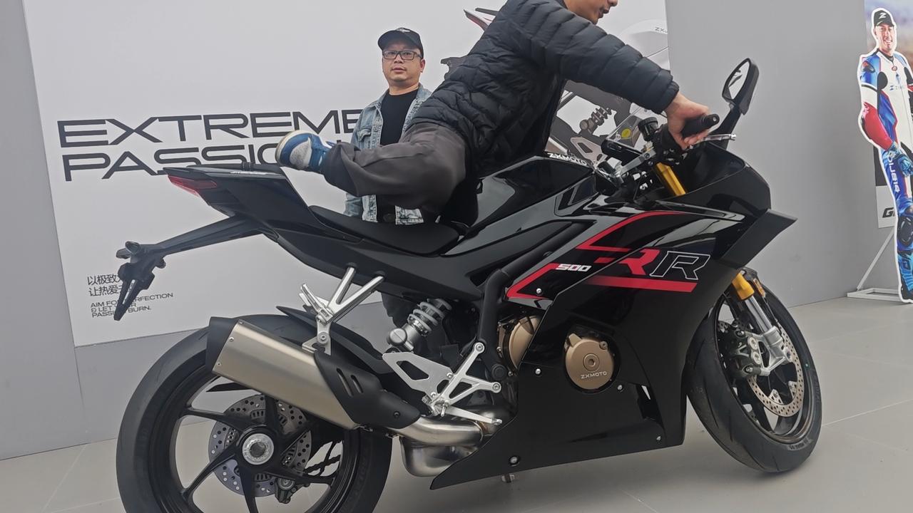 国摩崛起，匠心筑梦，张雪机车，不错不错，操控一流，性价比高！国货之光，赛道封神。