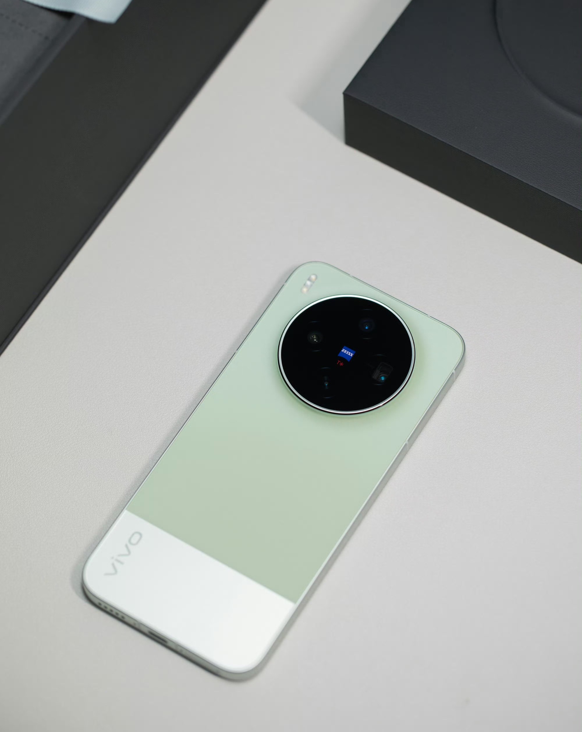 X300s这个「胶片绿」和春天太搭了