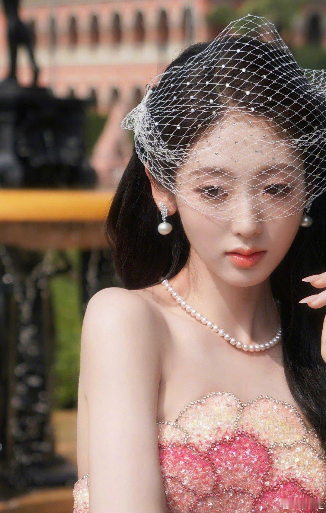 邢菲 拍偶像甜宠剧感到迷茫 影视寒冬里不愿困在舒适区，知道同类型戏走不长远，迷茫