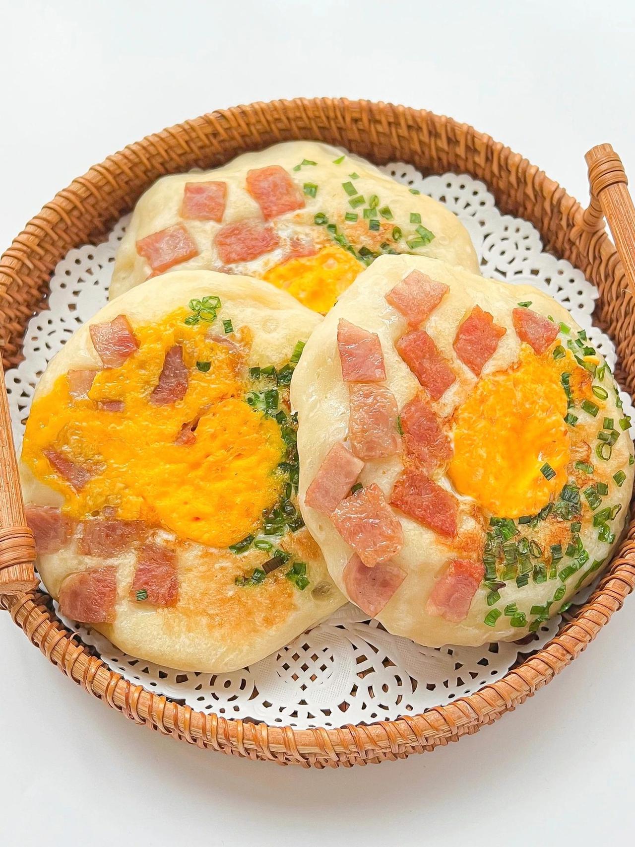 不用揉面的发面饼‼️蓬松暄软、孩子超爱吃

今天终于安排了最近很火的发面鸡蛋饼，
