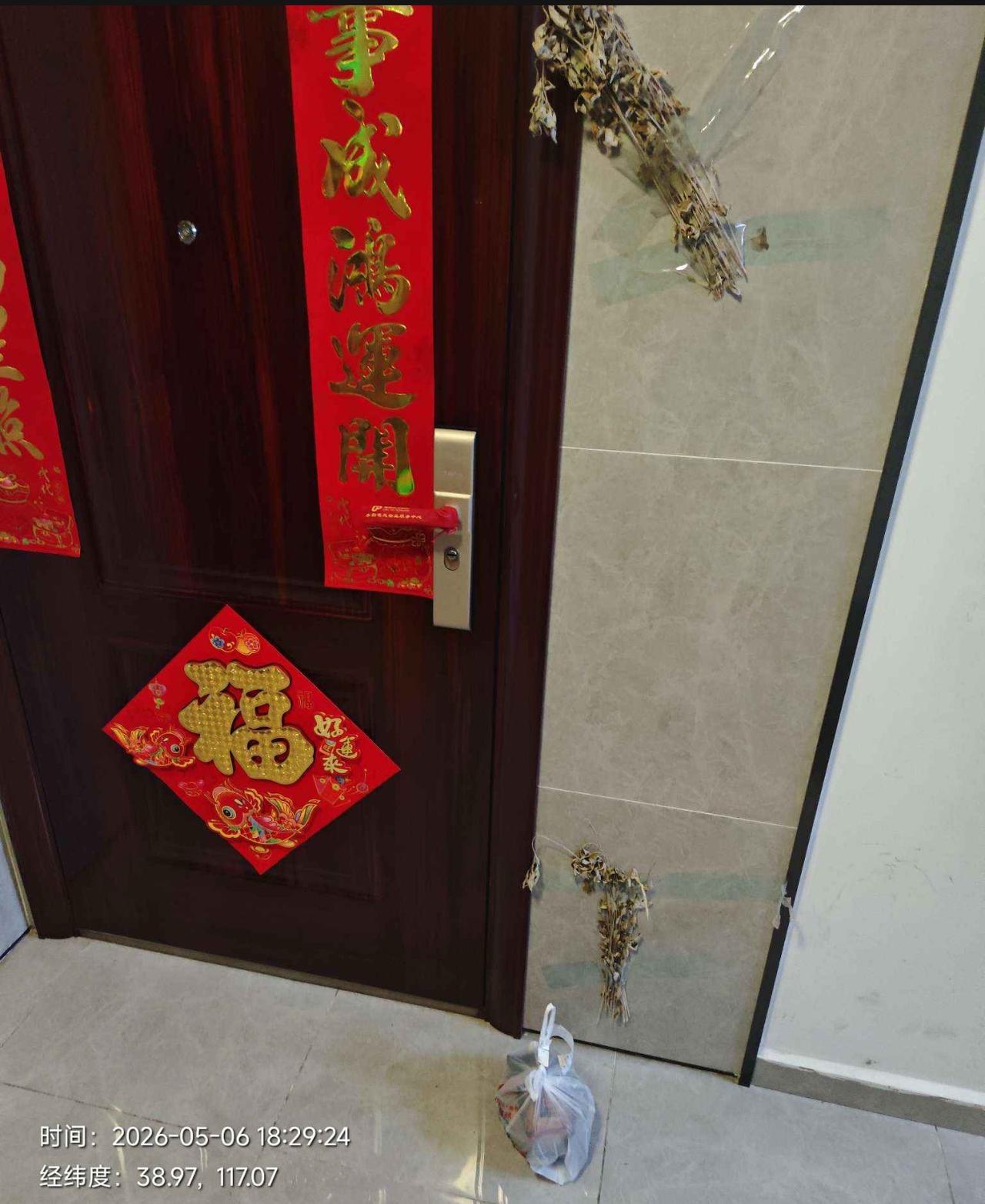今天放学二妞说想吃螺蛳粉，我点了外卖，结果左等右等也没送到，一查订单已经完成送货