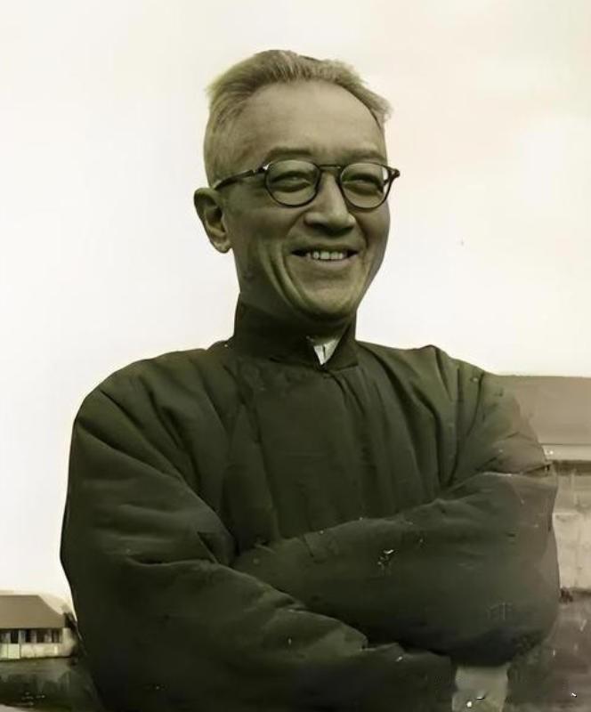 1948年，胡适收到最后通牒：只要不跟蒋介石走，仍可担任北大校长一职。毛主席也说