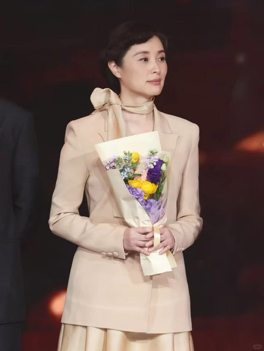 吴越的演绎情怀：以诚心入戏，以淡泊守艺，三十年一生择一事
 
一、初心情怀：表演