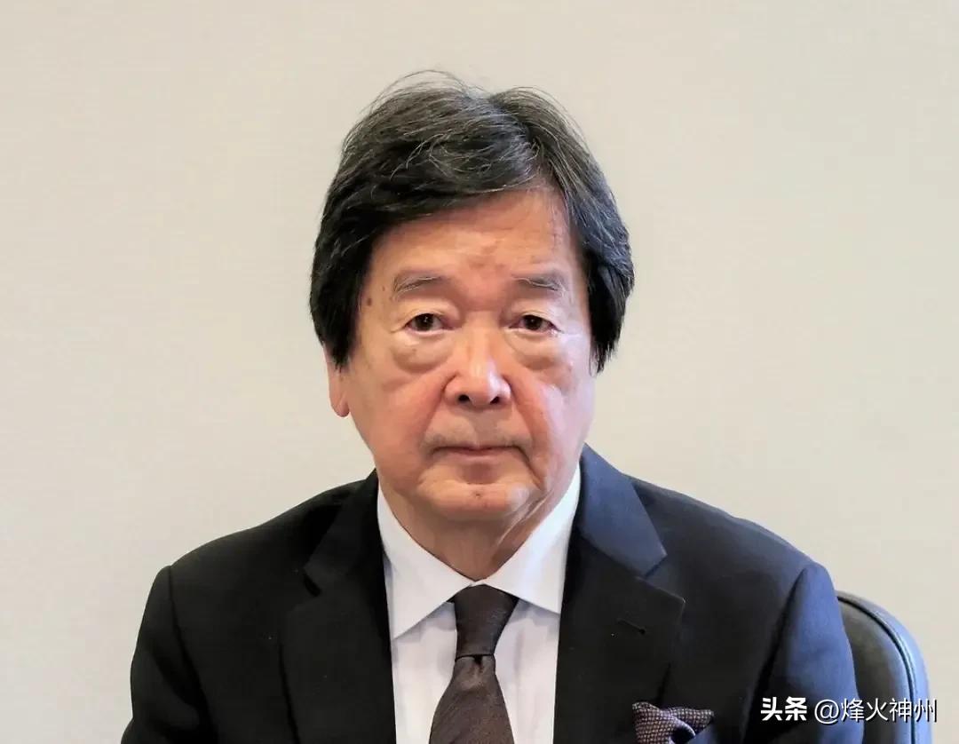 前日本外务省外务审议官田中均今天（3月29日）发文写道：“自卫队军官携带刀具进入