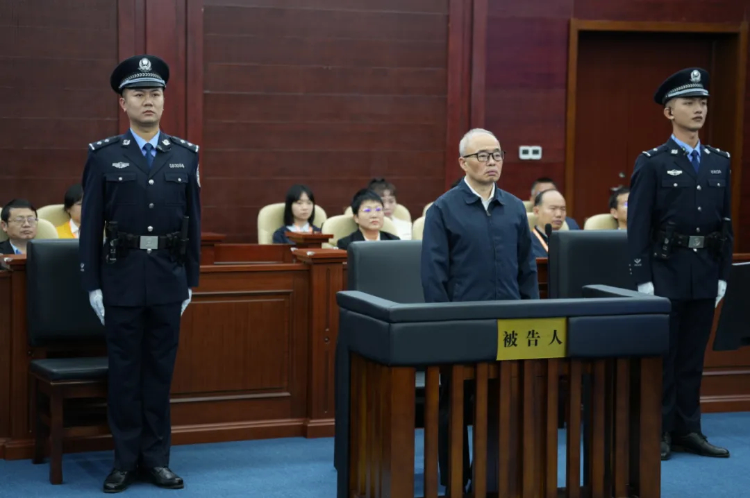 【#彭国甫受贿超1.34亿一审死缓#】#彭国甫一审被判死缓#今天，海南省第一中级