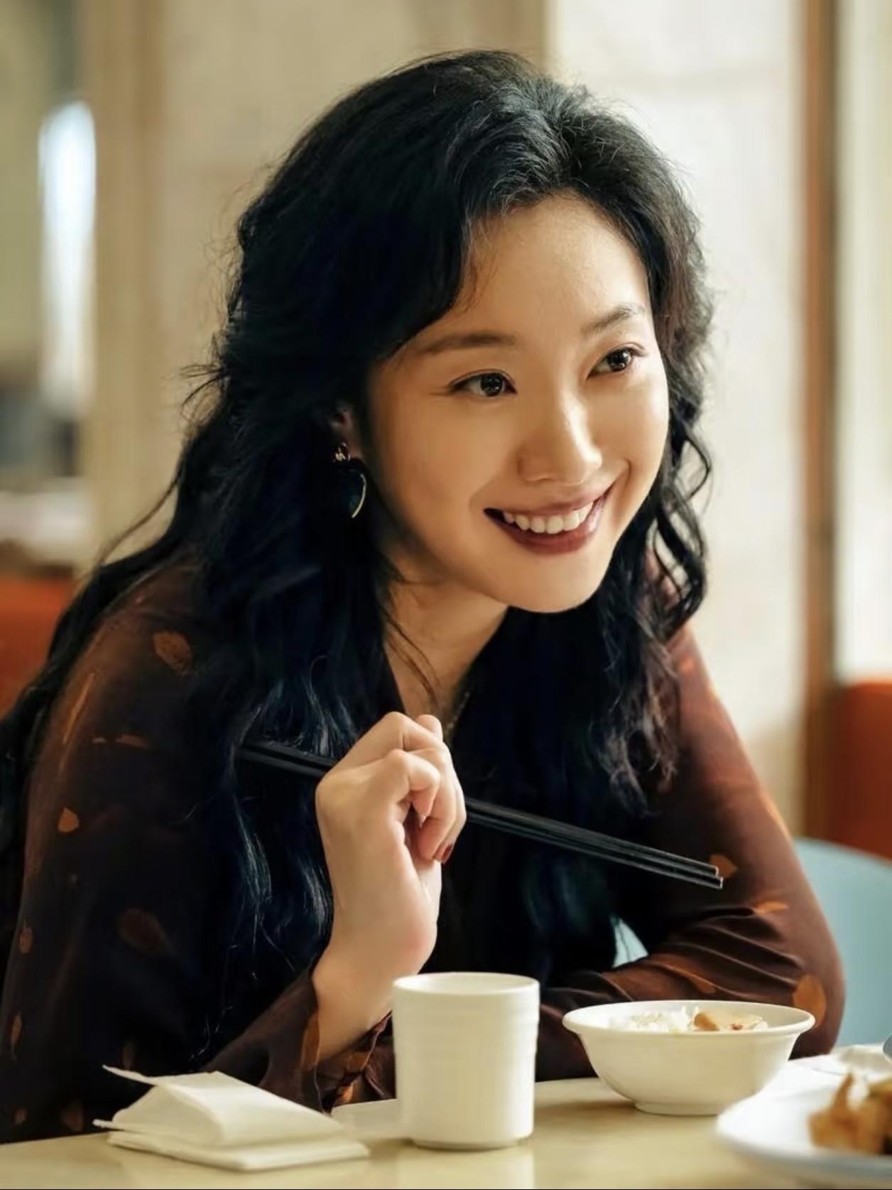 大家有没有发现，
只要是有王佳佳出演的剧，
不管主角是谁，演技好不好，她都是最出