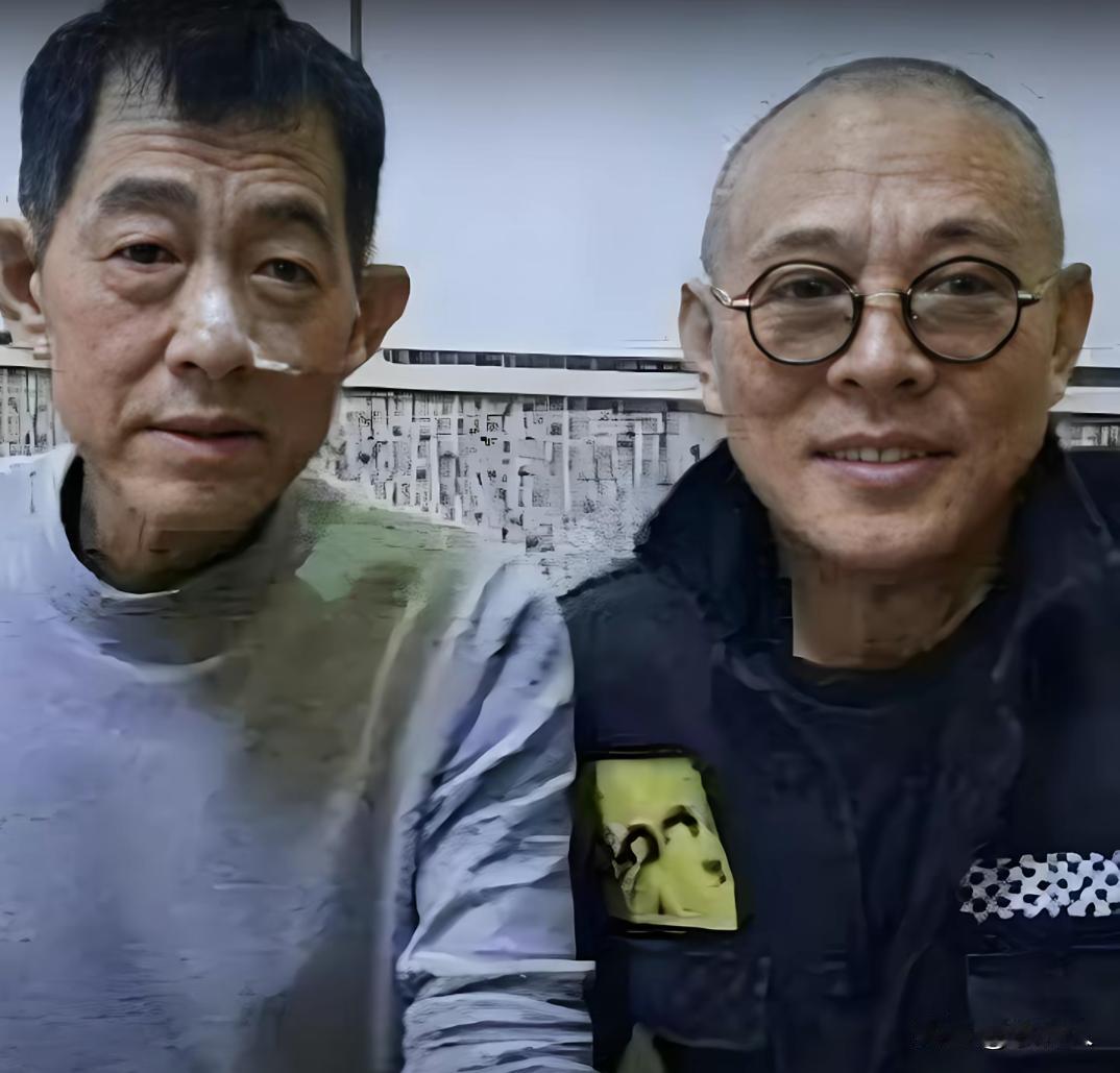 李连杰成名后，给大哥120万年薪。给姐姐买房买车，可唯独二哥一家在农村种地。有人