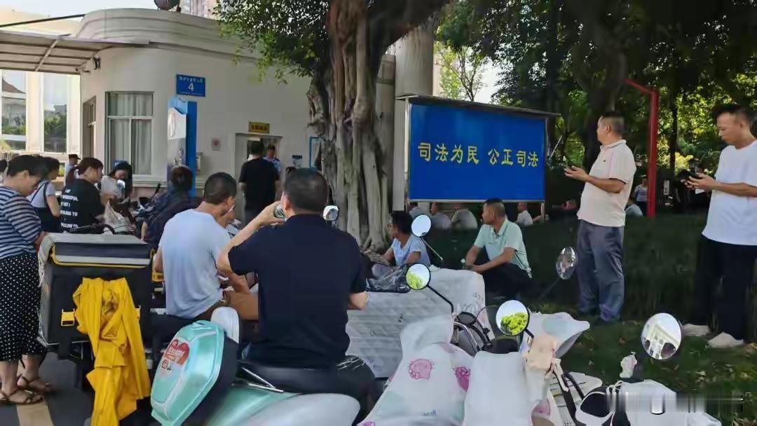四川徐松2次行凶杀人，尤其第二次还是连环行凶杀人，此案该怎么判决呢？对徐松一案哪