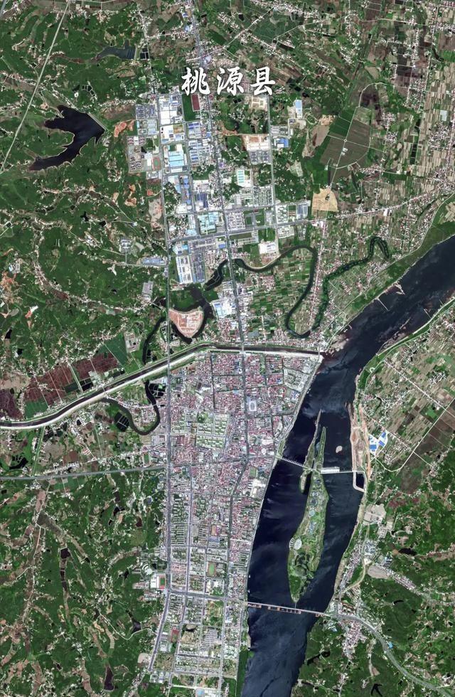 湖南省桃源县虽然是官方认定的《桃花源记》中的世外桃源，这是最主流、最权威、历史最