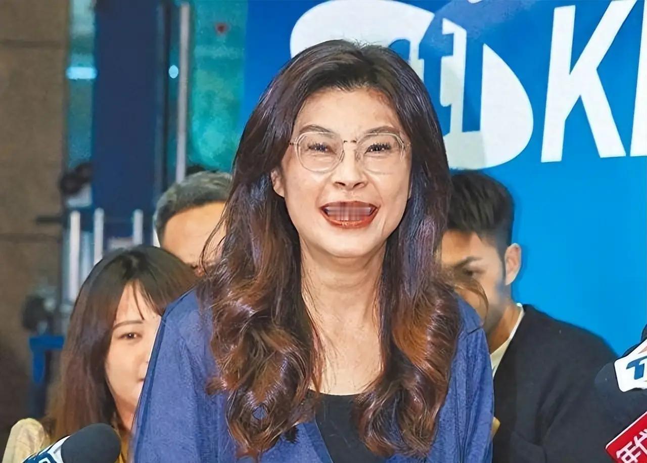 郑丽文韩国瑜联手清党。
国民党终于姓郑了？
这事挺有意思。

表面看是党内整顿。