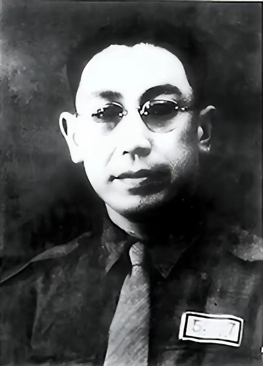 1949年，地下党员郭汝瑰率72军起义，起义成功后，他在清查档案时，发现了一个让