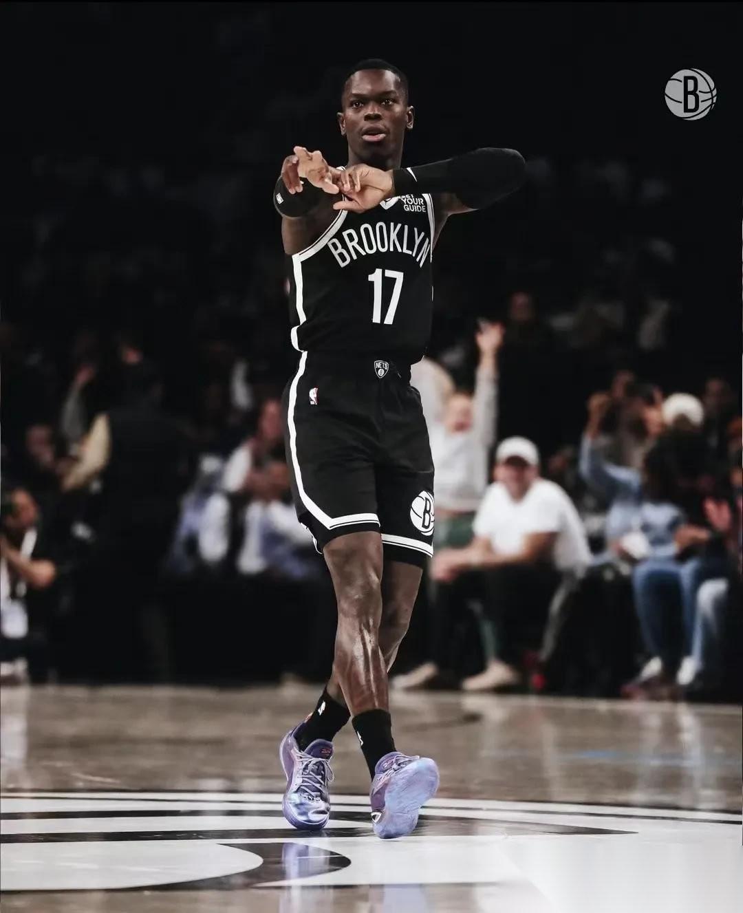 “从准首发到可能DNP，只用了不到一个月？”
施罗德现在的处境，说难听点，有点像