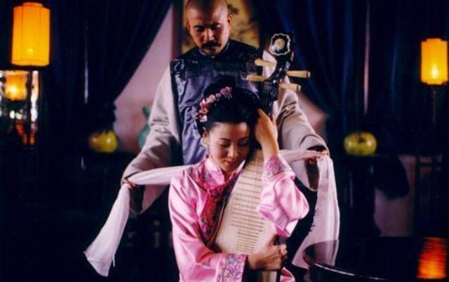 1915年，袁世凯称帝之前，青楼出身的沈玉英问袁世凯：夫君，您真的想当皇帝吗？袁