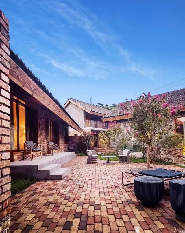 为什么现在旅游都喜欢住民宿 越来越多人出游放弃千篇一律的酒店，偏爱民宿✨不只是睡