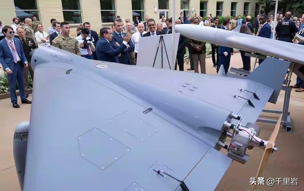 #美国为何仿制伊朗无人机#因为史密斯专员们还是有钱可捞啊！
当然了，首先这东西还