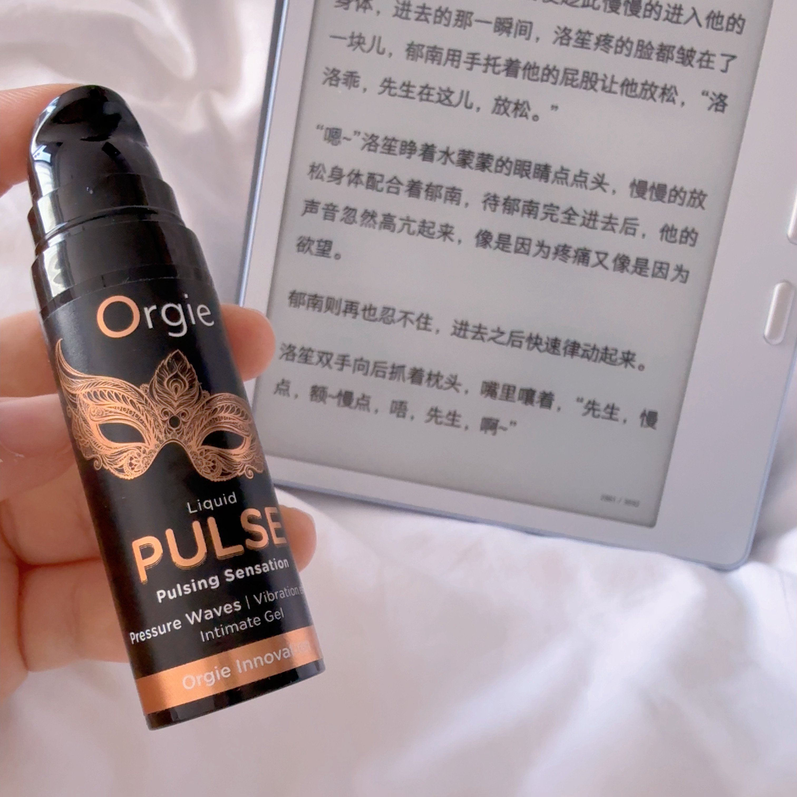中午躺在床上看点不正经的书。有一段写的是“快速律动起来”，哈哈哈啊哈救命，我在这
