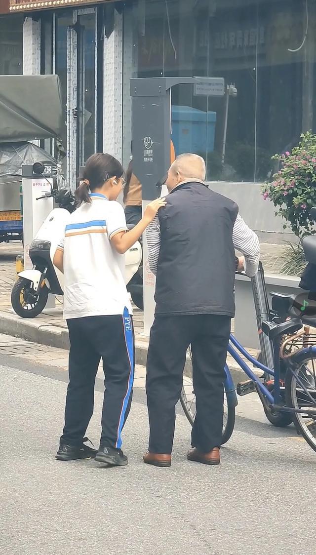 10月23日下午2点，广州市番禺区市桥的午后街头，一阵慌乱打破了平静——一位骑自