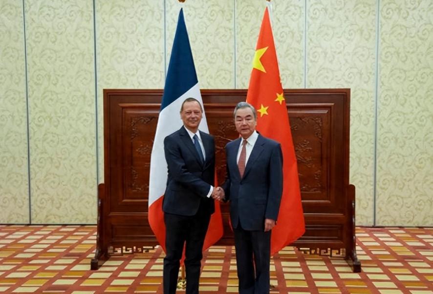 大国外交没有废话，会晤选在大同，是无声胜有声。
特朗普最近在俄乌和能源领域频频出