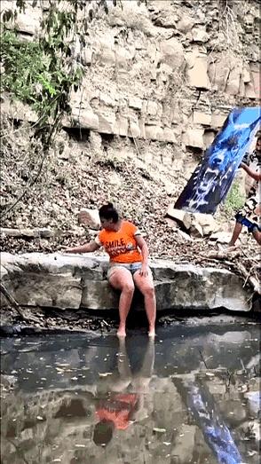 我的天，这姑娘真是在鬼门关前溜达了一圈，差点就去见了太奶奶！
说实话，这事儿听着