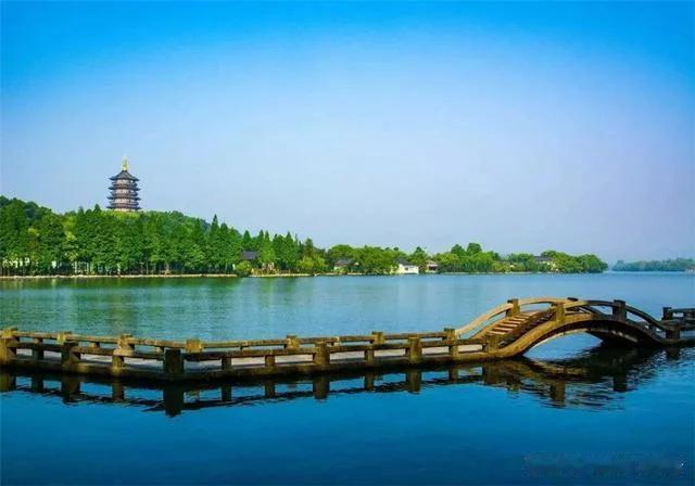 上联:榆柳桑槐都是木，诚邀下联江河湖海皆有水。