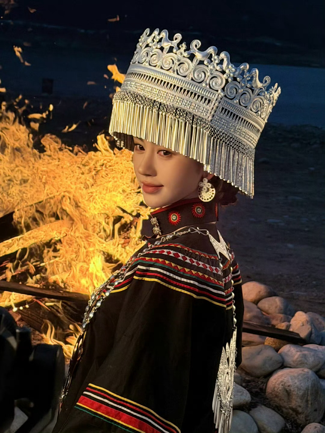 鞠婧祎千香 jjy鞠婧祎elle四月刊封面 玫瑰绽放逆风翻盘.𝑅𝑜𝑠𝑒?