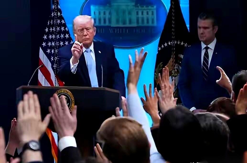 特朗普那句“让你们文明消失”的狠话刚放出来，转头美伊就停火两周。
很多人以为是巴