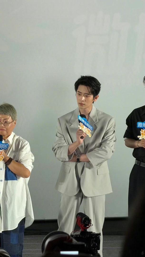 白鹿丞磊现场演绎叶璃与墨修尧的名场面，简单两句对白，就将爱而不得的隐忍与遗憾尽数