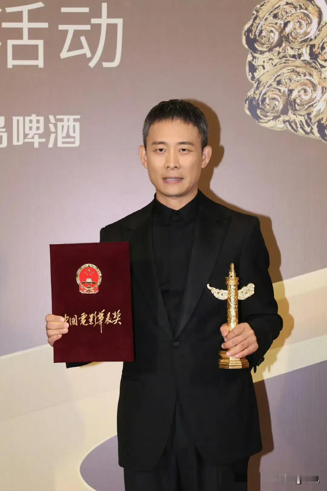 张译成为国家一级演员啦！
 
太家还记得《士兵突击》里，史今班长退伍时，张译那哭