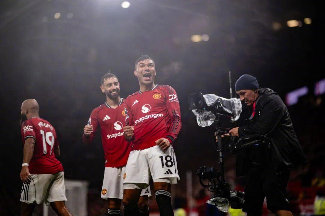 太不容易了，英超第五轮，梦剧场终于迎来了久违的呐喊，曼联2-1力克切尔西，为阿莫