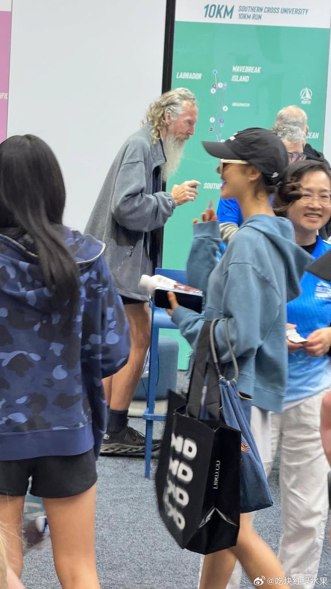 丹尼尔在马拉松被偶遇 