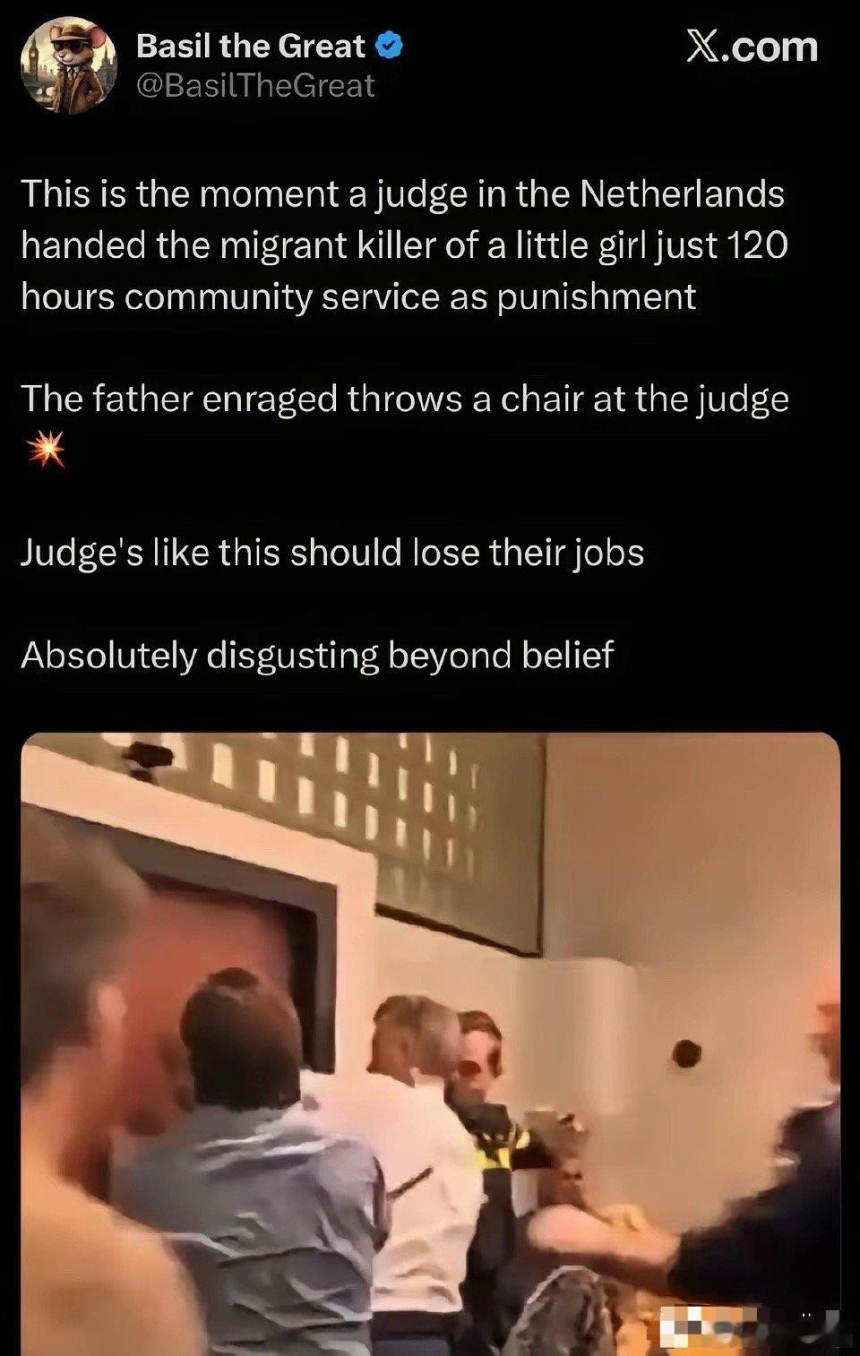 荷兰的一个法庭上，一个所谓的移民杀害小女孩，法官只判120小时社区服务作为惩罚。