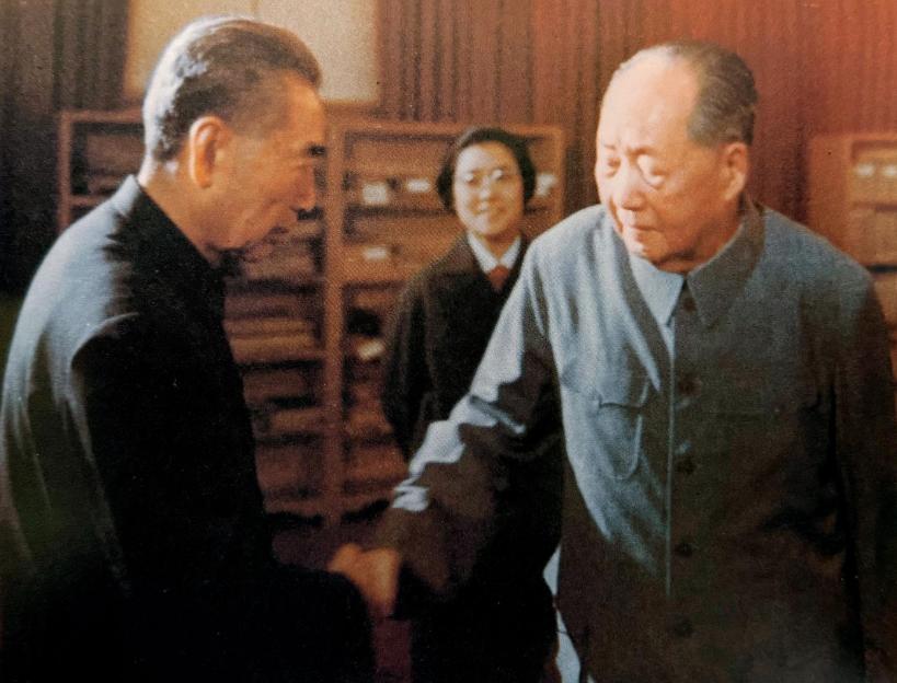 很多人说，“谋事在毛，成事在周”，这话不够全面，毛主席与周总理，两人共事长达45