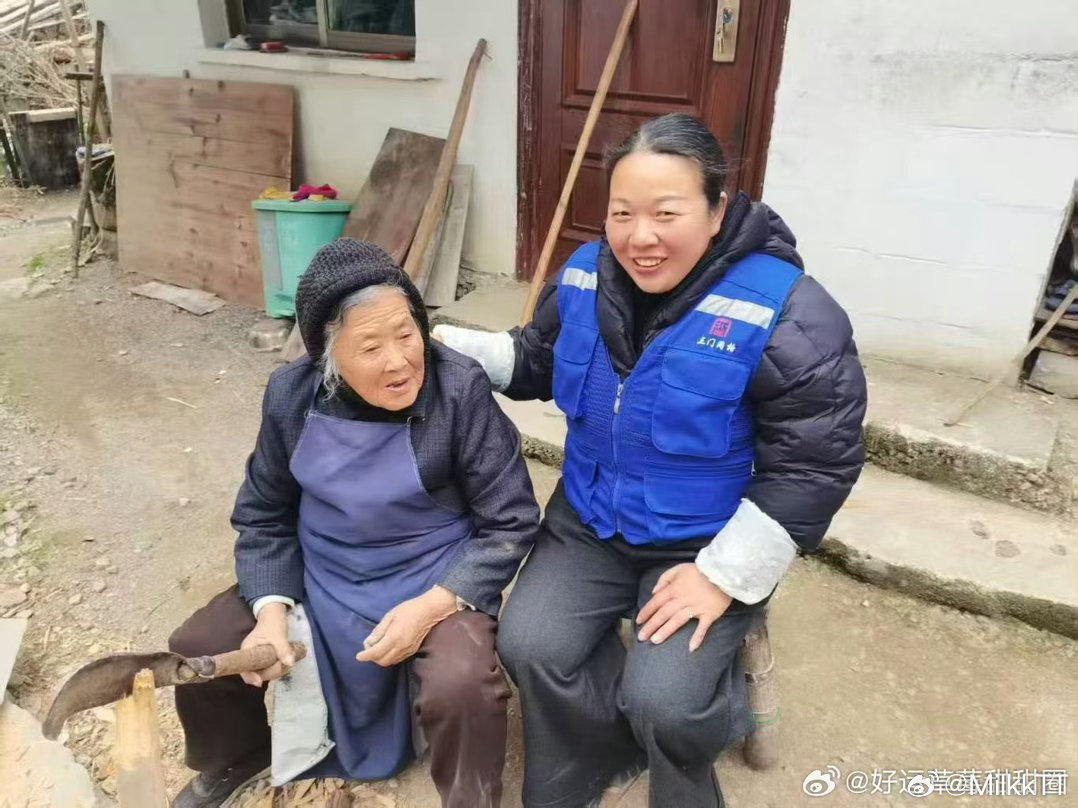 台州网格员脚步不停织就空巢老人幸福网台州三门亭旁镇网格员，用脚步织起暖心守护网。