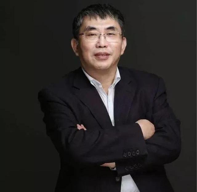 聂卫平去世，他一生有三段婚姻，育有二子一女，家庭关系较为复杂。
 
第一任妻子孔