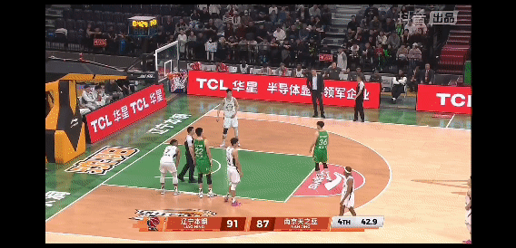 2026年3月23日晚间CBA的一场比赛，辽宁男篮主场迎战南京同曦，在第四节最后