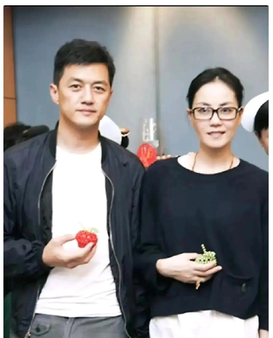 离婚十年，她匿名给前夫的基金会打了三千万。
直到财务透明化，这笔持续十年的捐款才