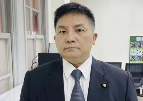 国民党终于出了一个人才，这个人就是国民党立委吴宗宪。“立院”为了那个覆议案吵得不