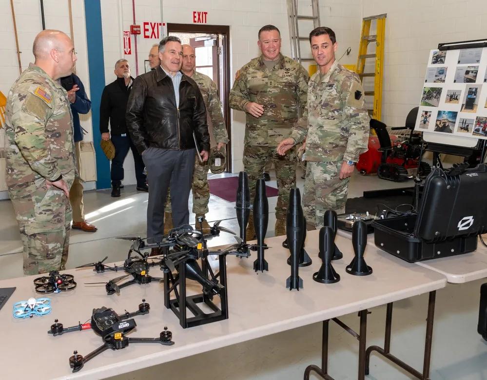 美军大规模普及无人机作战。
11月29日，美国宾夕法尼亚州副军务长官约翰·R·皮