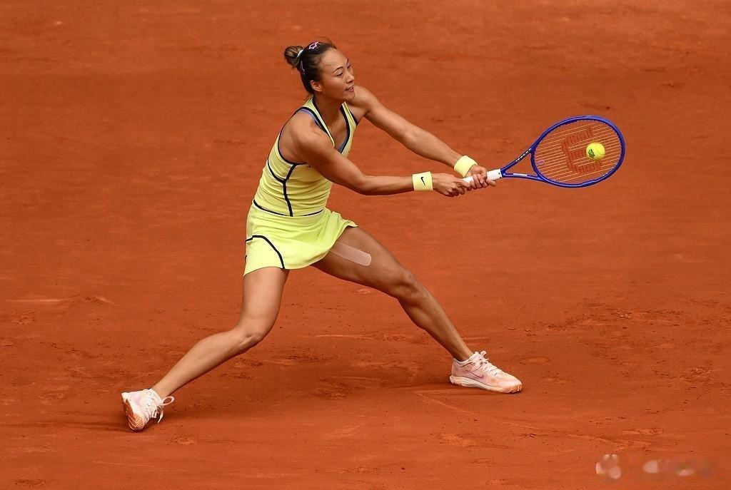 郑钦文2比1肯宁郑钦文 郑钦文2-1逆转肯宁，晋级WTA1000马德里站第三轮。