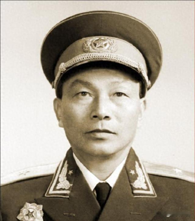 痛心！开国少将双胞胎儿子疯狂作恶4年，祸害数十女性，老将军一句话震碎众人
 
当