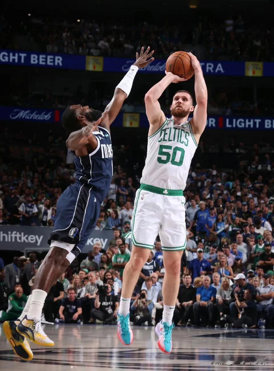 Woj：米哈伊柳克4年1500万美元签约爵士。 ​​​